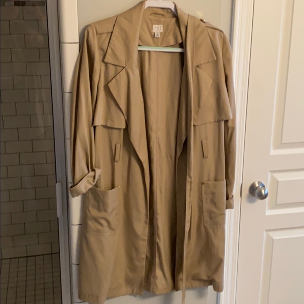 Lightweight tench coat